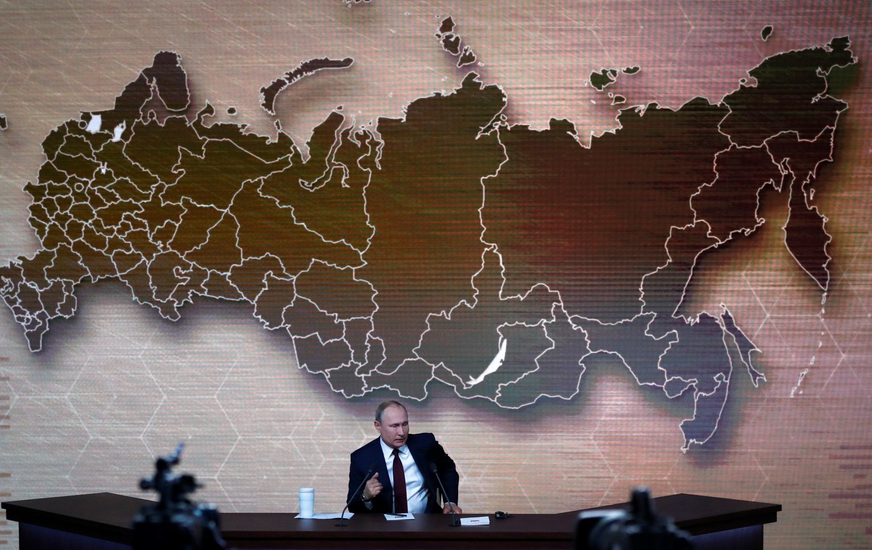 Путин се среща с журналисти на подобни големи пресконференции всяка година от 2001 г. насам с изключение на периода от 2008 до 2012 г., когато бе премиер