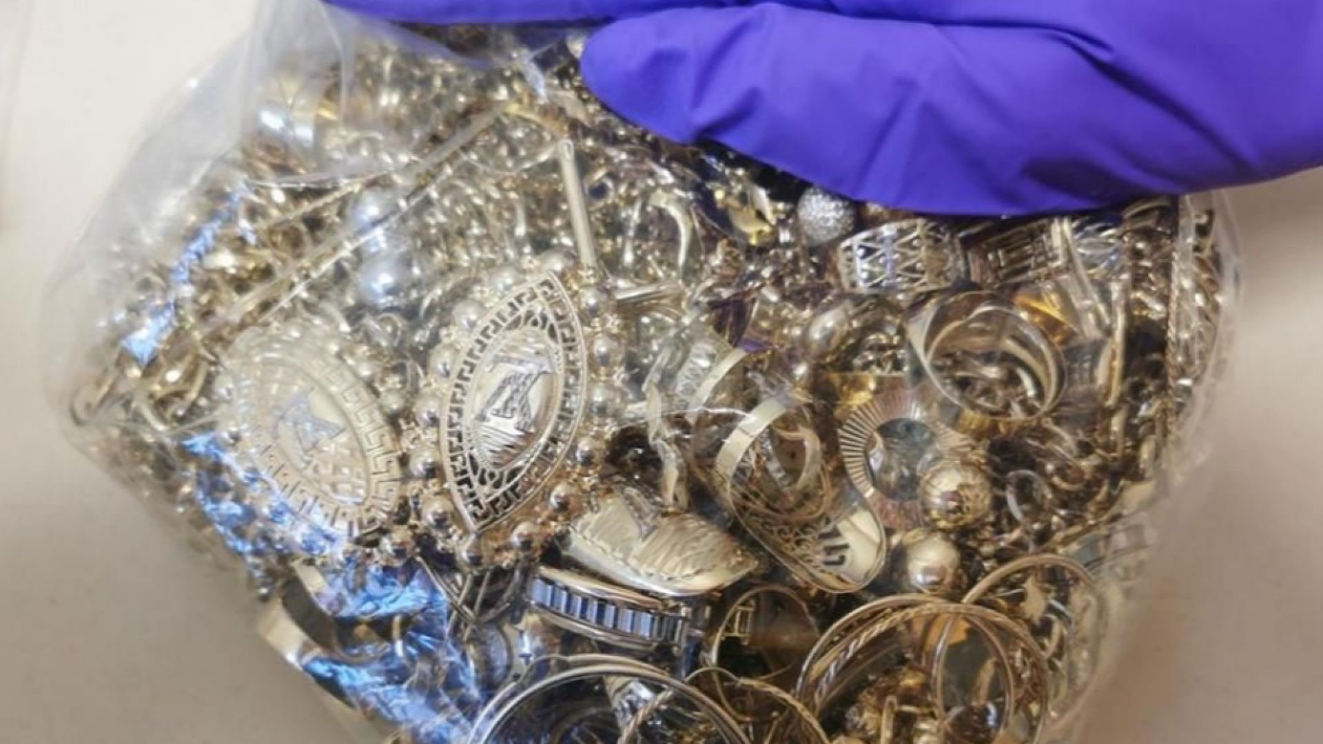 Митнически служители от Главна дирекция Митническо разузнаване и разследване са