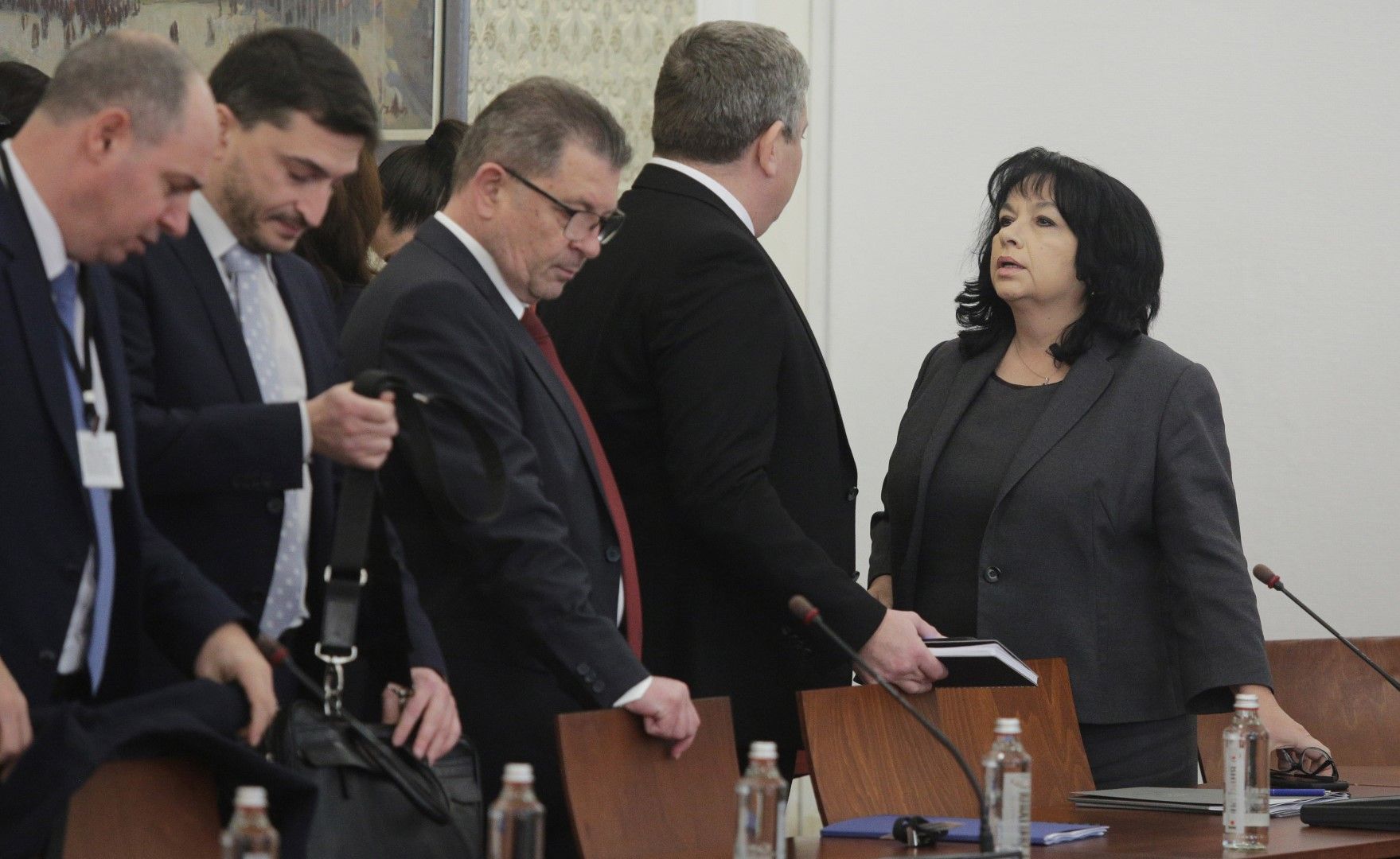 Теменужка Петкова по време на заседание на енергийната комисия в парламента