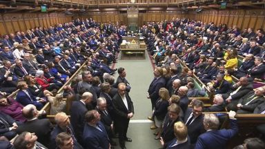 Британският парламент официално бе разпуснат преди изборите