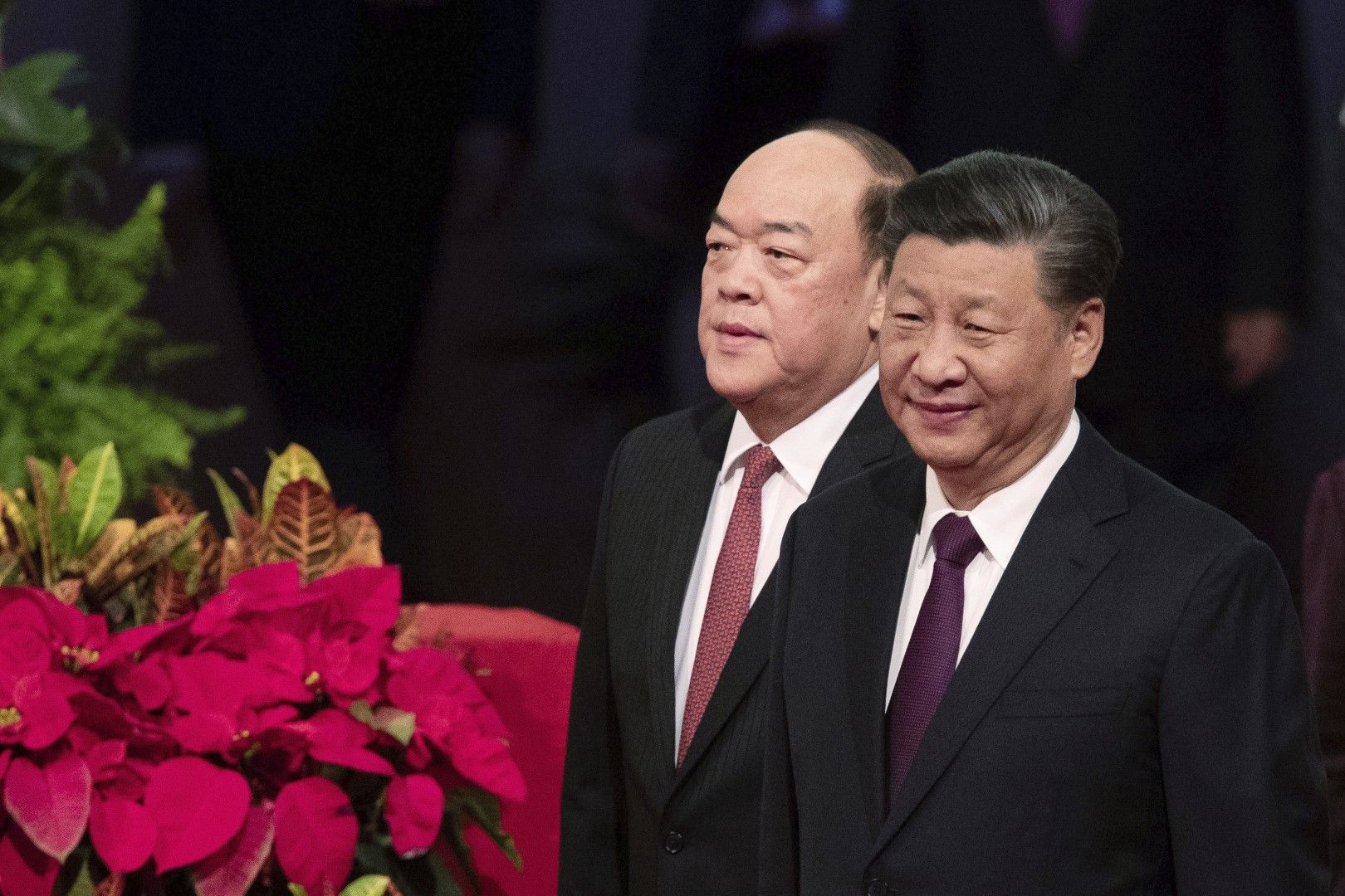 Хо Ят-сън, 62-годишен бизнесмен, положи клетва като ръководител на Макао в присъствието на китайския президент Си Цзинпин (вдясно)