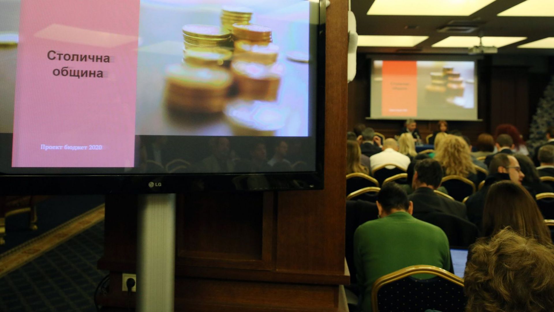 След шестчасови Столичният общински съвет прие днес бюджета на Столичната