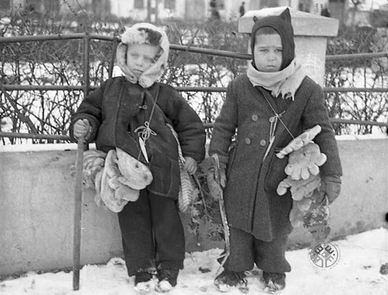 Коледарчета, с. Сливница, Софийско, 1946 г. ИЕФЕМ-АЕИМ Коледарчета, с. Сливница, Софийско, 1946 г. ИЕФЕМ-АЕИМ