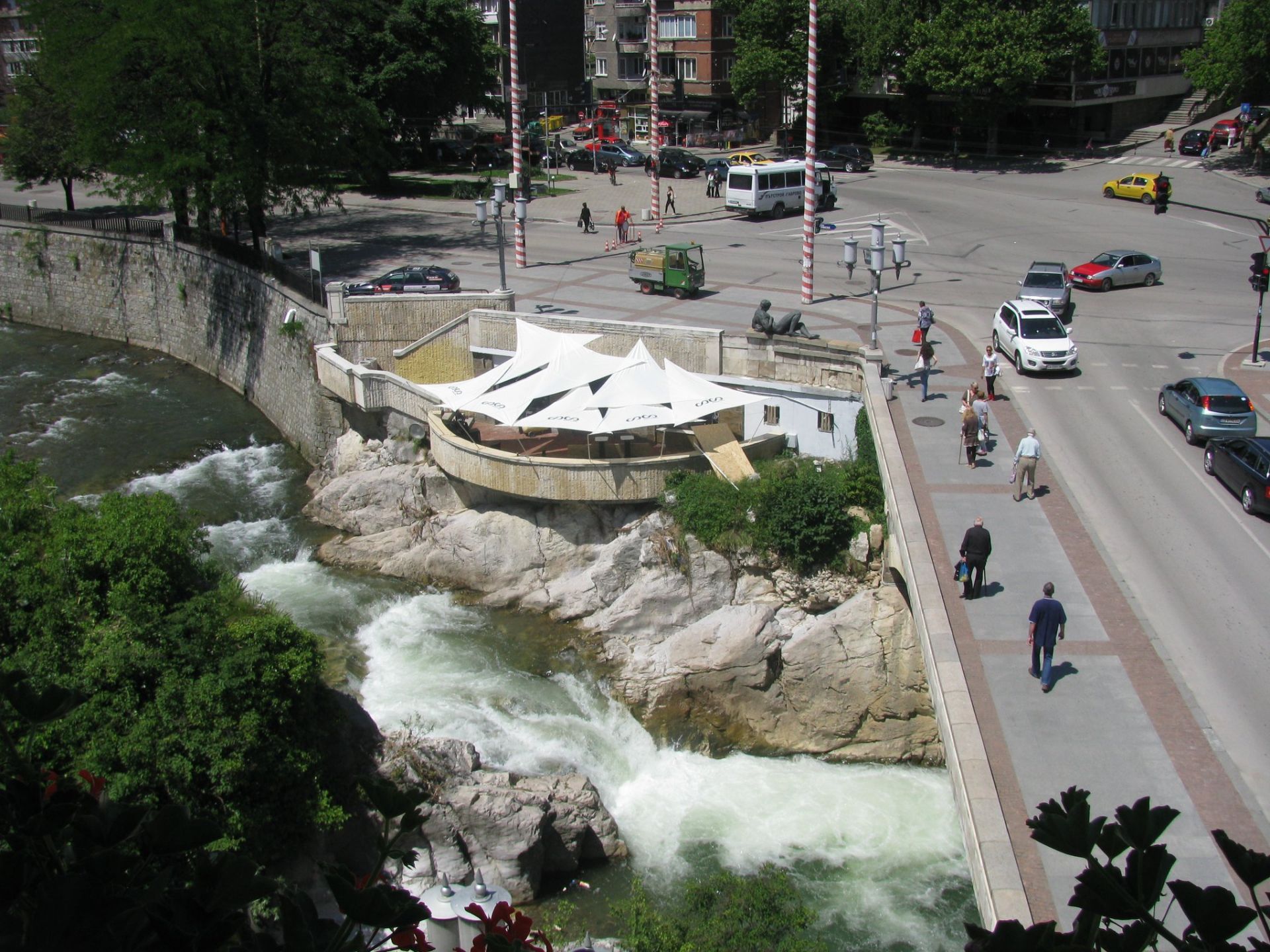 Мостът край паметника на Рачо Ковача