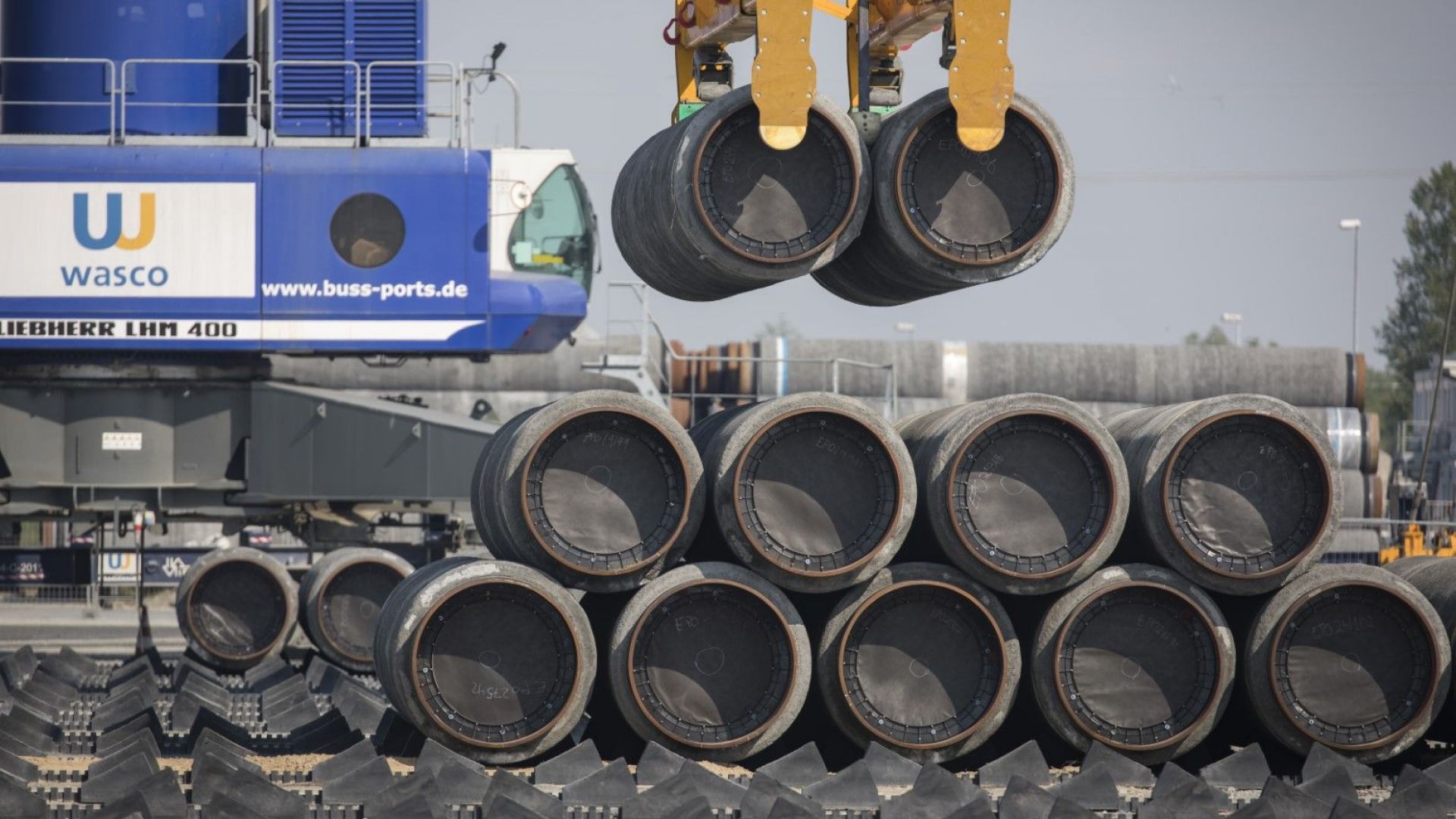 Датско шведската компания Олсийс Allseas която в момента полага тръбопровода Северен