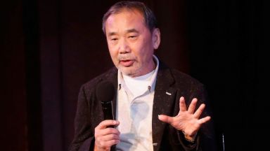 Харуки Мураками призова политиците да говорят искрено за пандемията, за да достигнат посланията им до хората