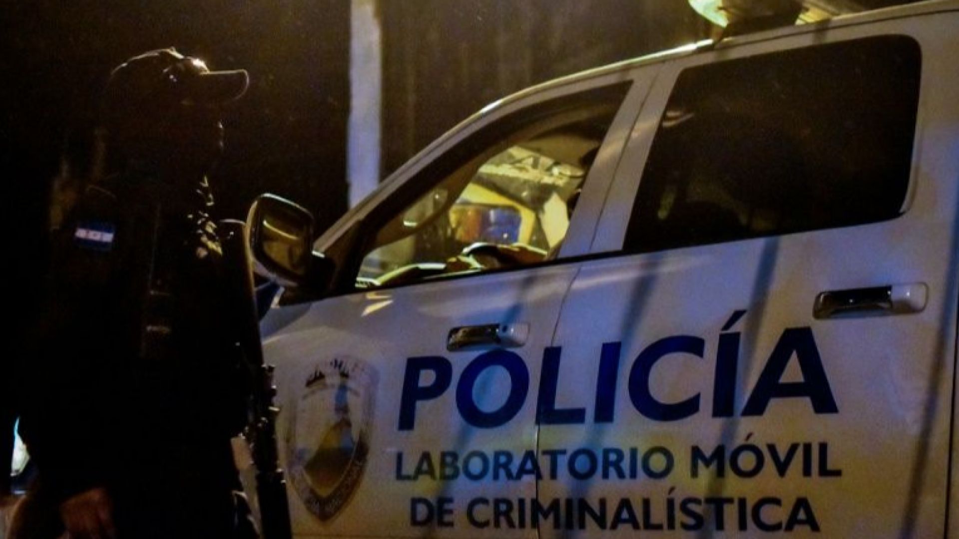 Най малко 18 затворници са били убити а 16 ранени при