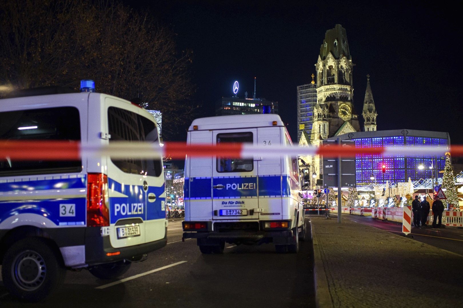Полицейски кордон и евакуация на коледния базар в Берлин, 21 декември