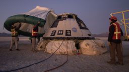 Новата космическа капсула на "Боинг" се скачи с Международната космическа станция