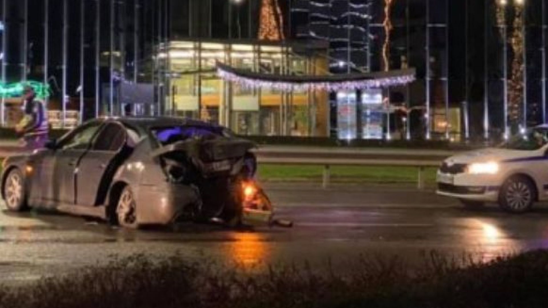20-годишна пътничка е загинала при тежка катастрофа, след като шофьор
