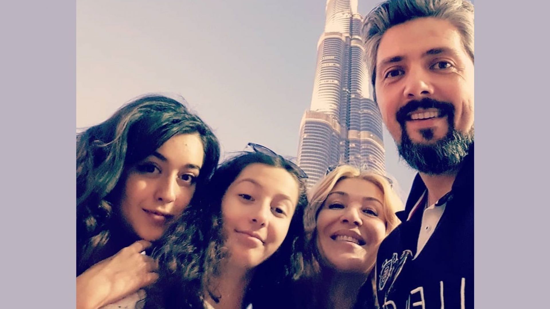 Стефан и Гала заведоха дъщерите си в горещия Дубай