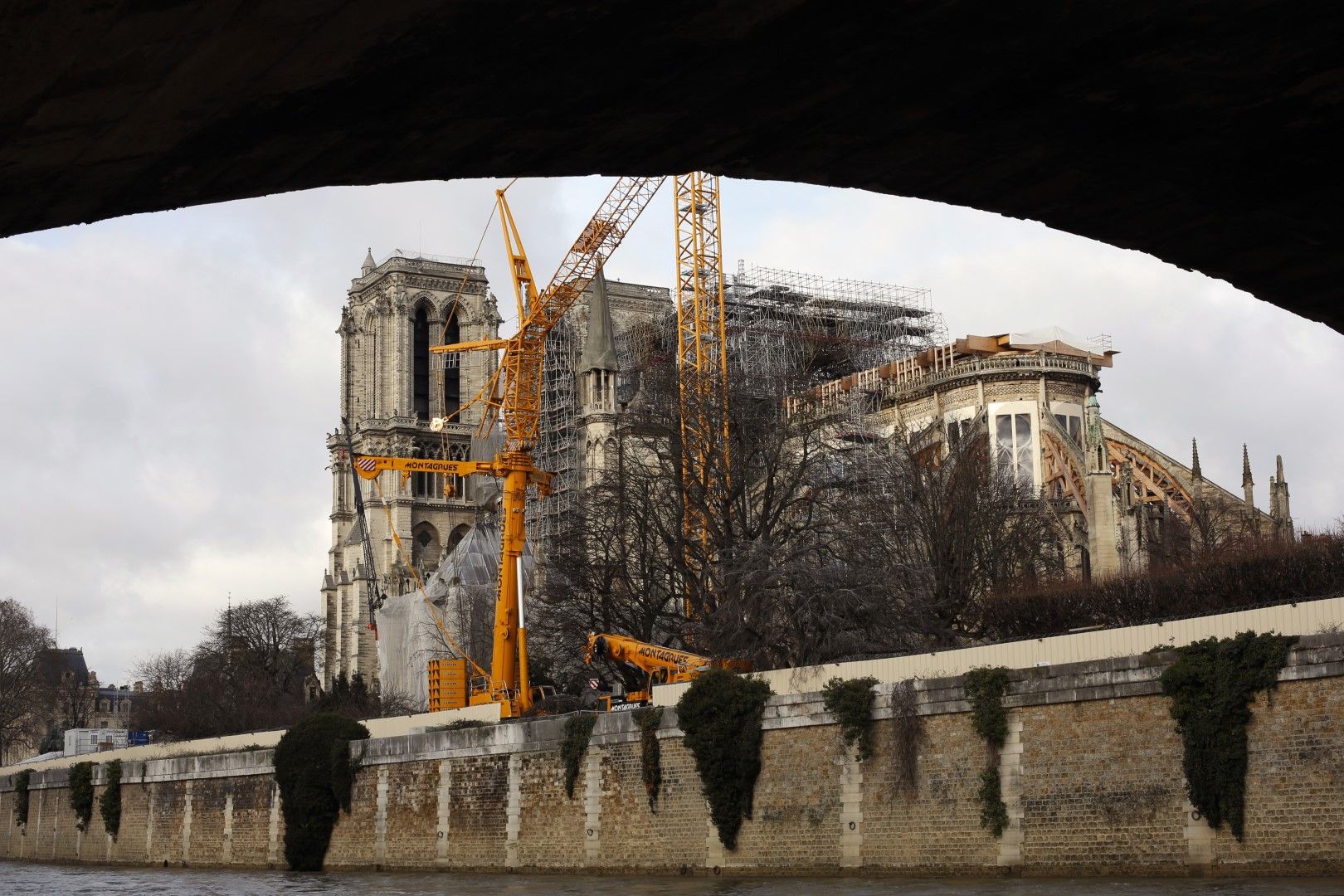 Планирано е катедралата "Нотр Дам" в Париж отново да отвори врати след 5 години