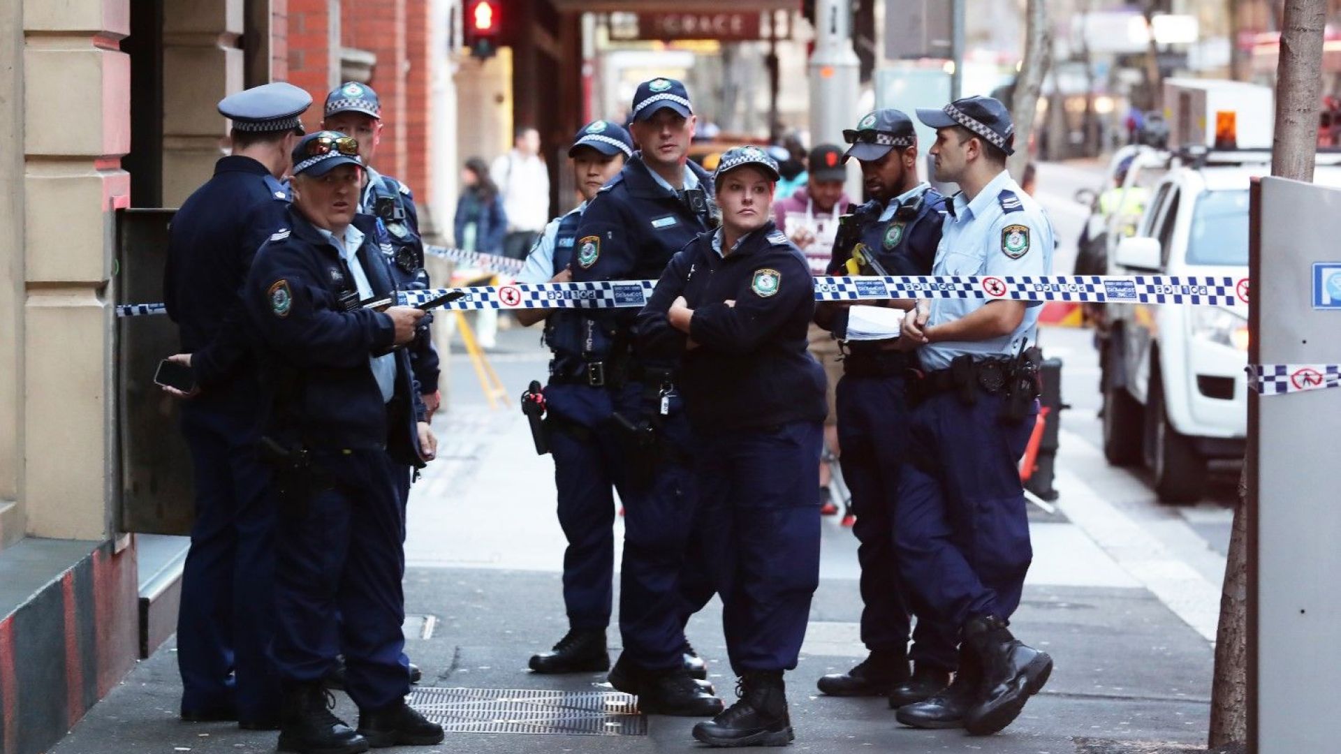 Петима души бяха приети в болница след блъсканица за подаръчни