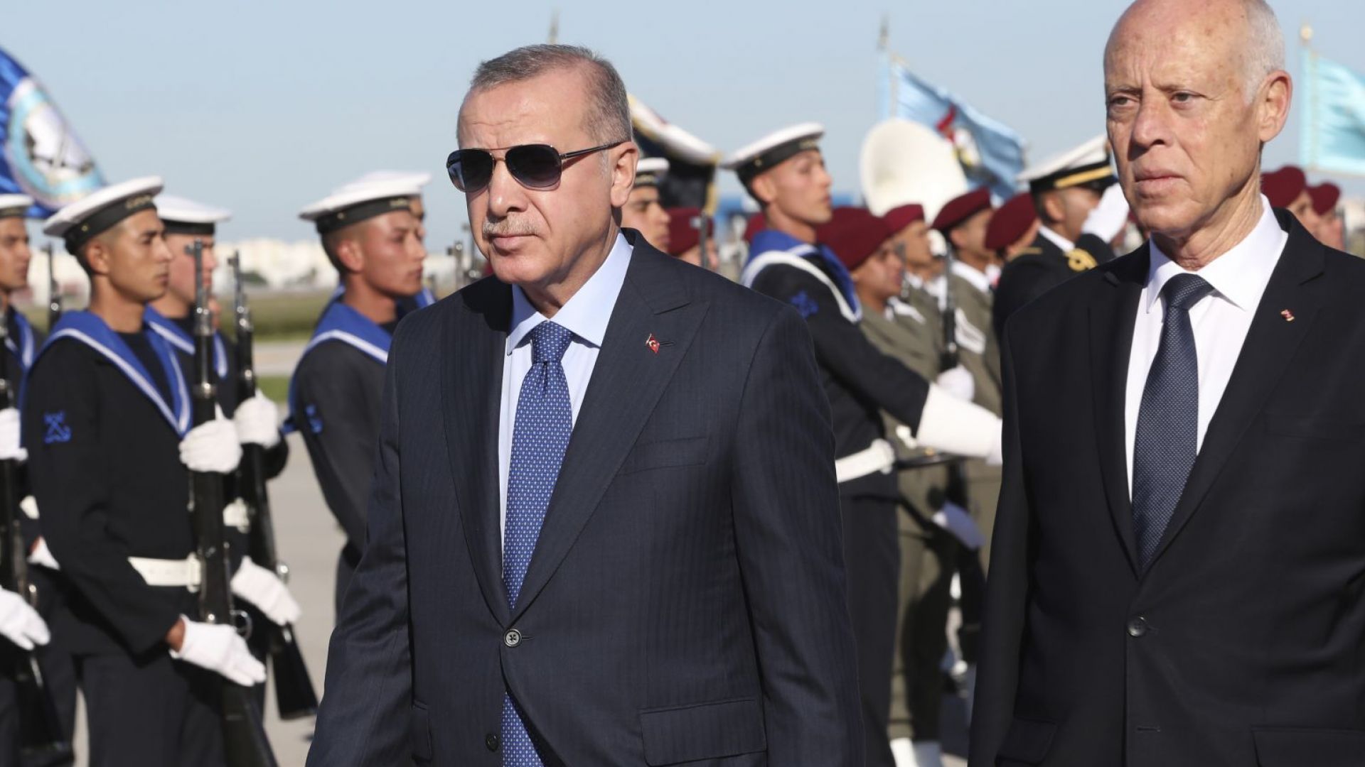 Ердоган пристигна на необявено посещение в Тунис