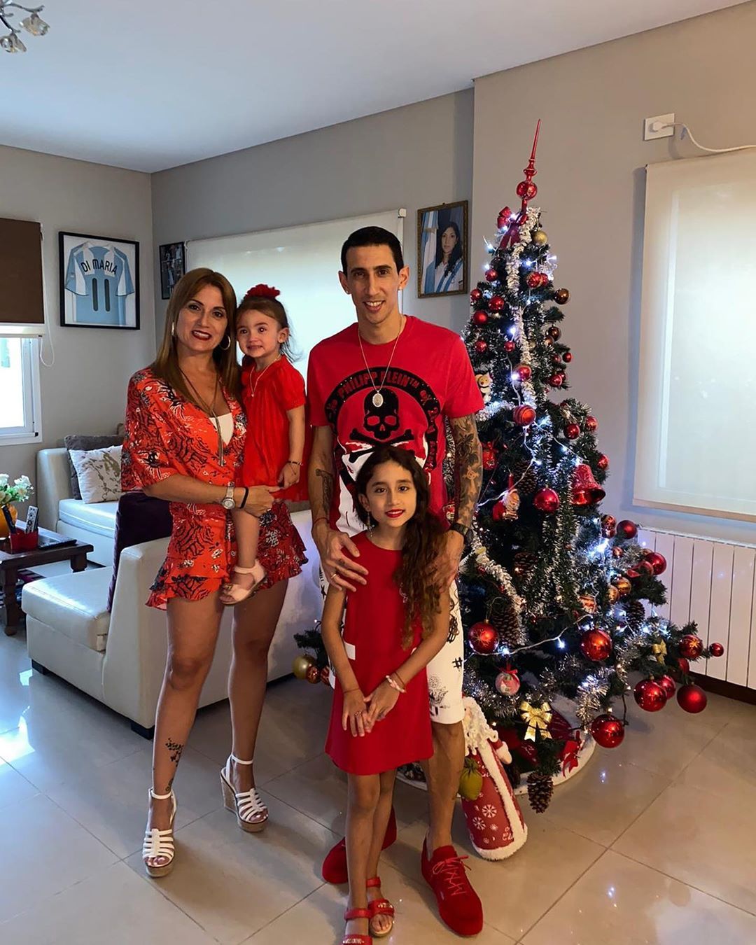 Анхел Ди Мария със семейството си