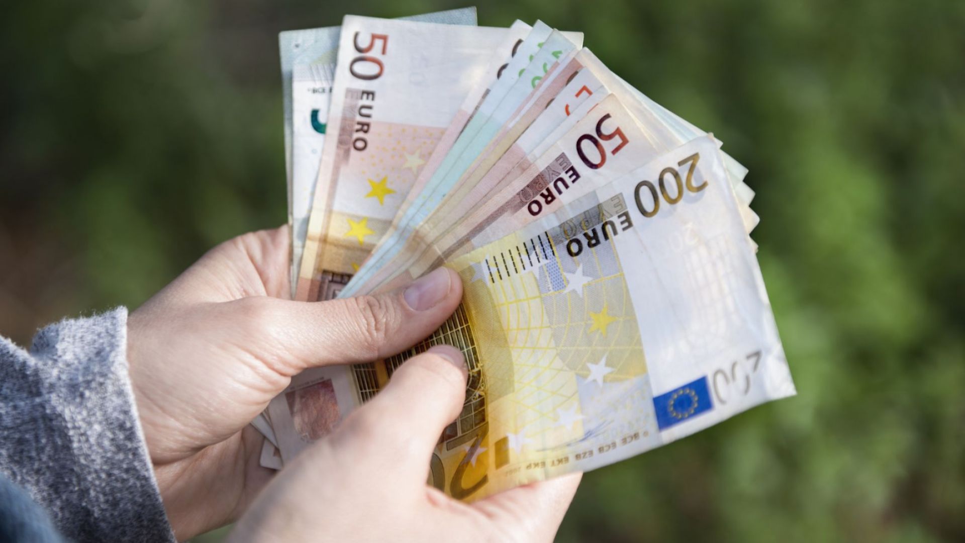 България с най-ниска минимална заплата в ЕС - 320 евро