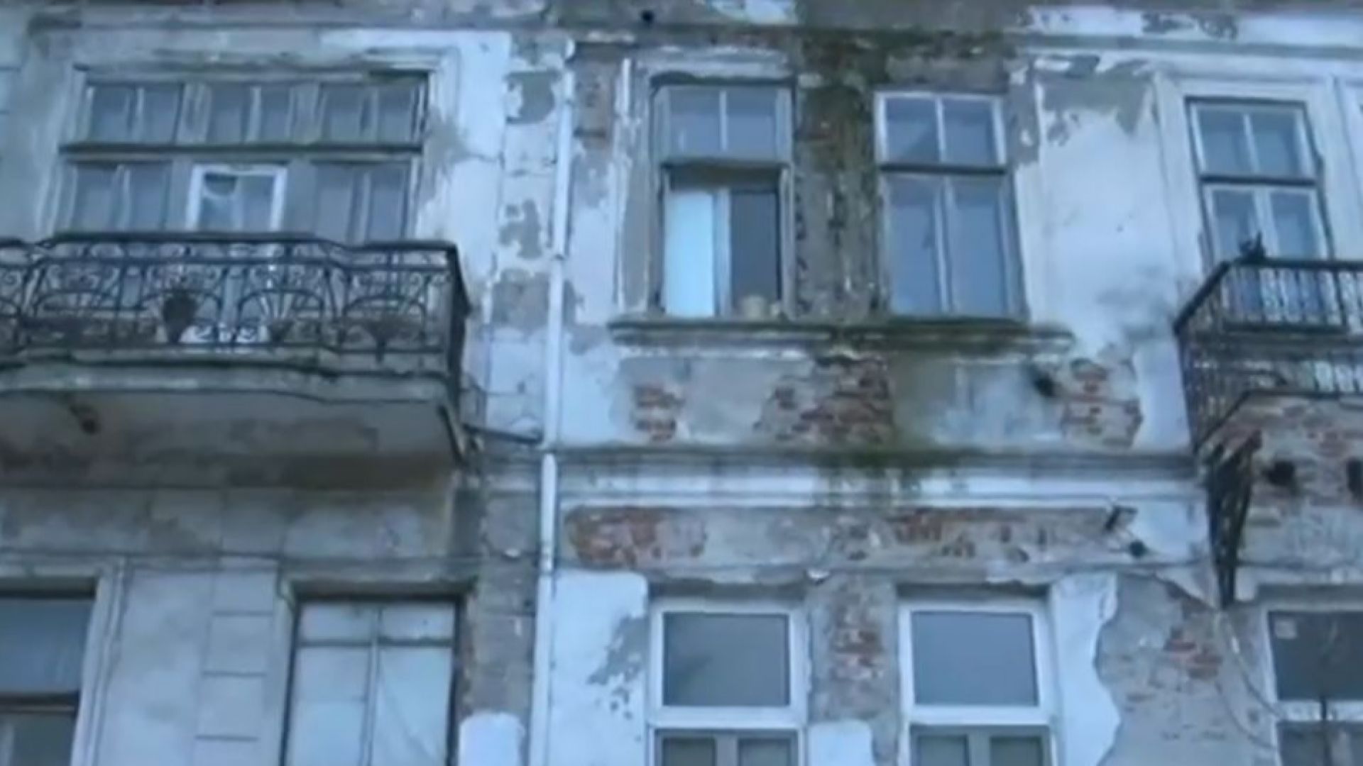 Опасна сграда в центъра на Бургас 