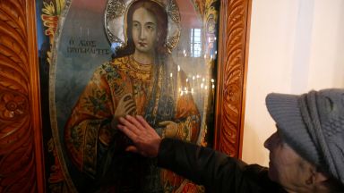 Православната църква почита днес паметта на Св Стефан първият