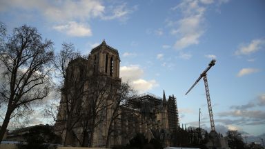 Реставрацията на катедралата Нотр Дам навлиза в рискована фаза