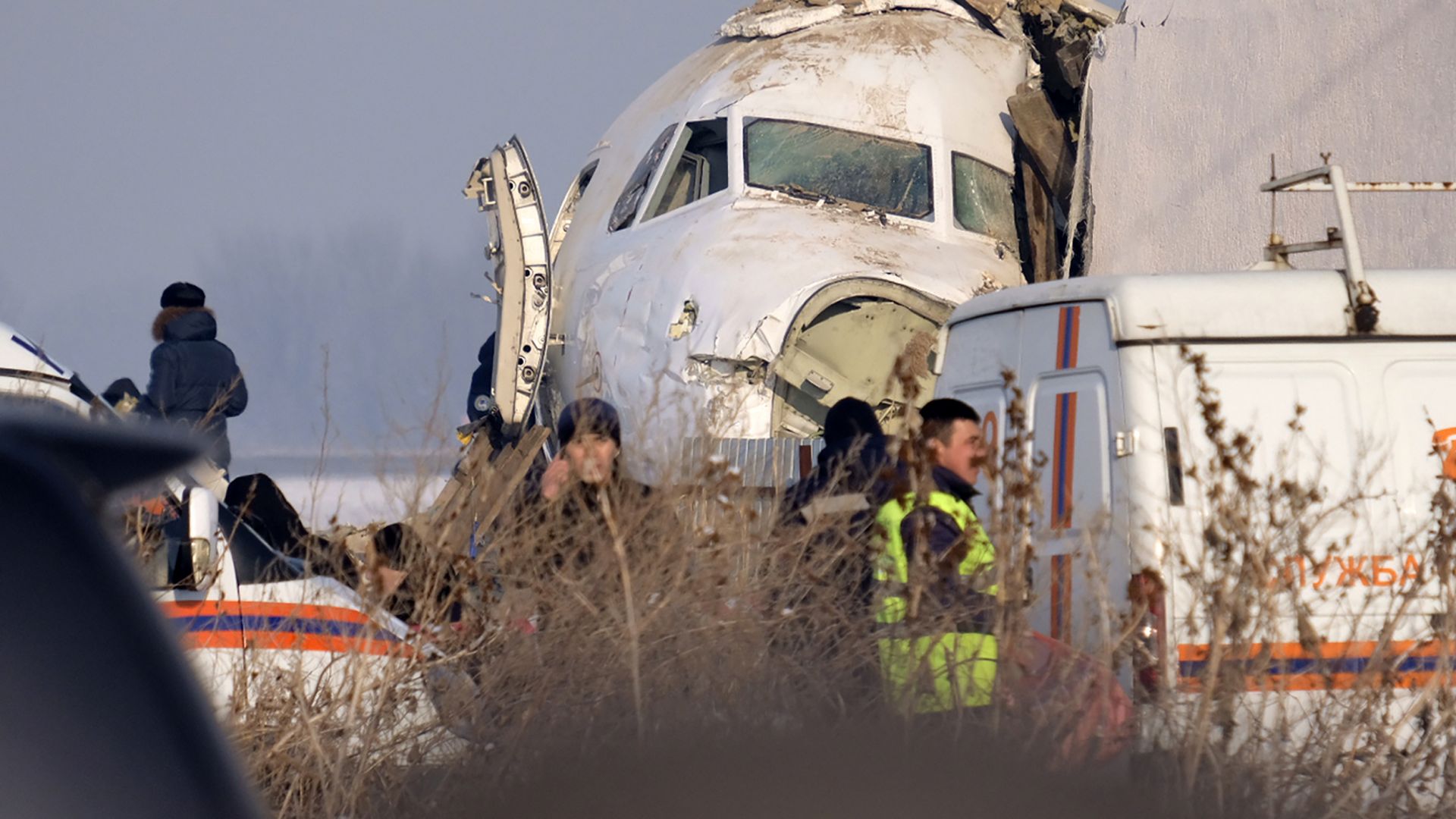 Черните кутии на казахстанския самолет, който по-рано днес катастрофира малко