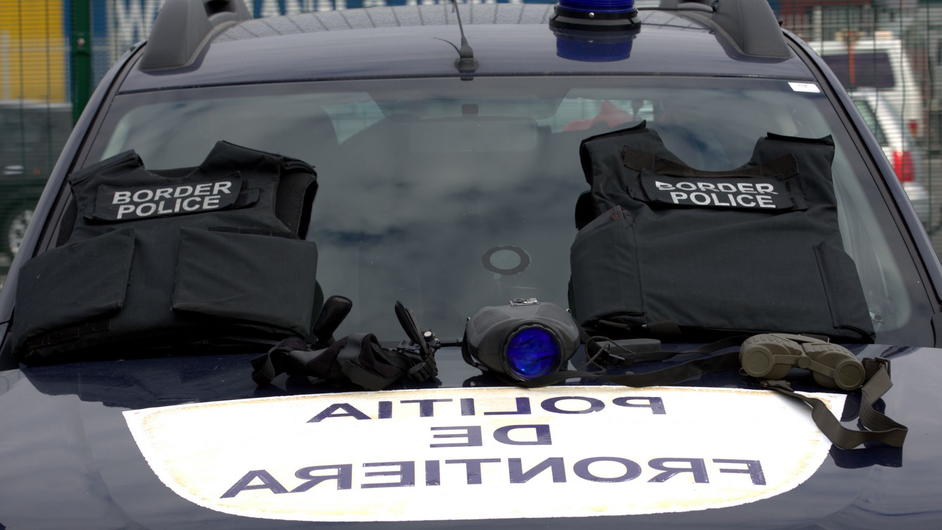Гръцката полиция откри шестима мигранти в български хладилен камион Те