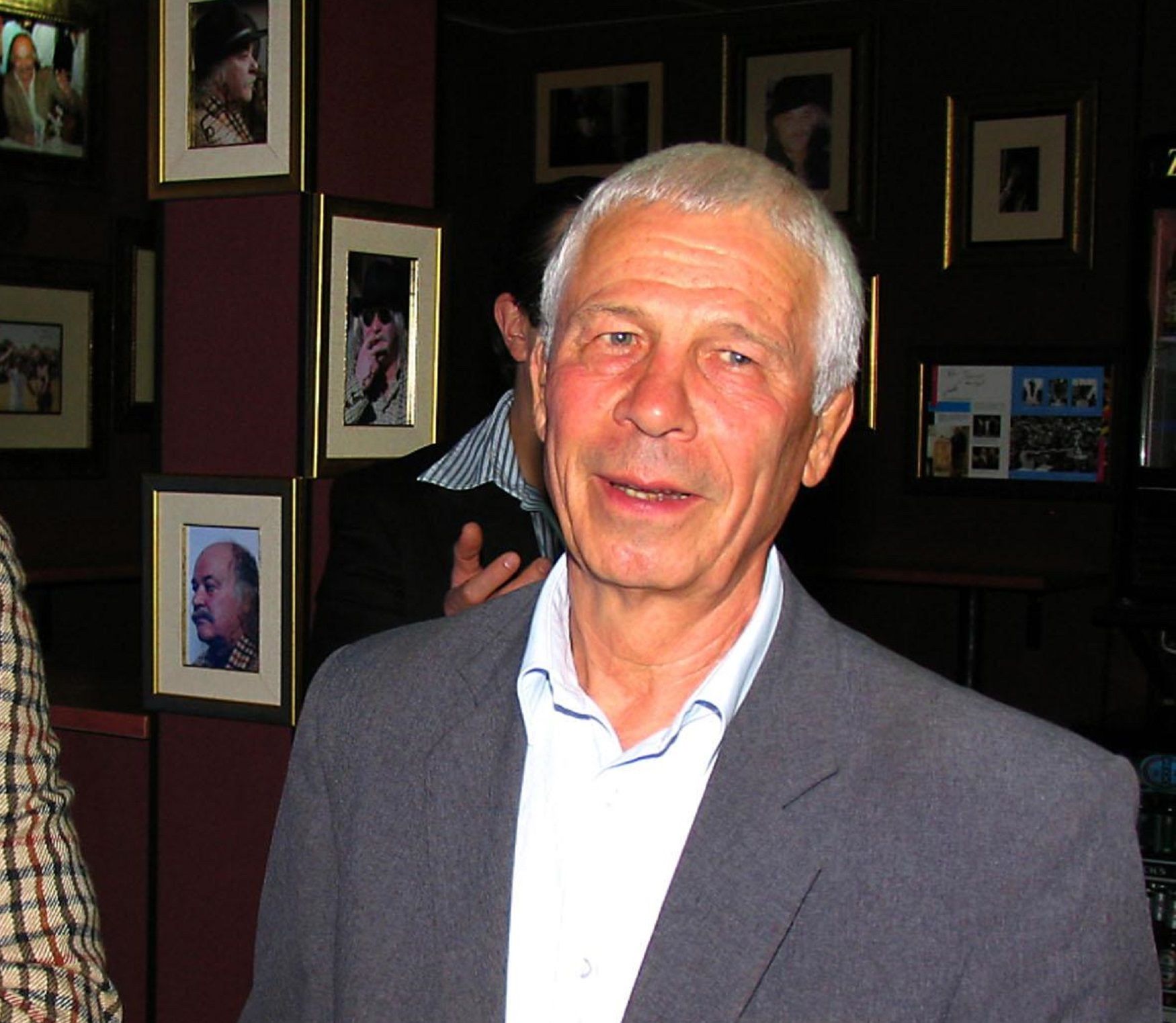 Еньо Вълчев (1936 - 2014) Той е четвъртият ни олимпийски шампион, който си отиде през това десетилетие. Вълчев печели титлата от игрите в Токио през 1964-а. Родният борец има цял комплект медали от Олимпиада, като печели бронза в Рим и среброто в Мексико.