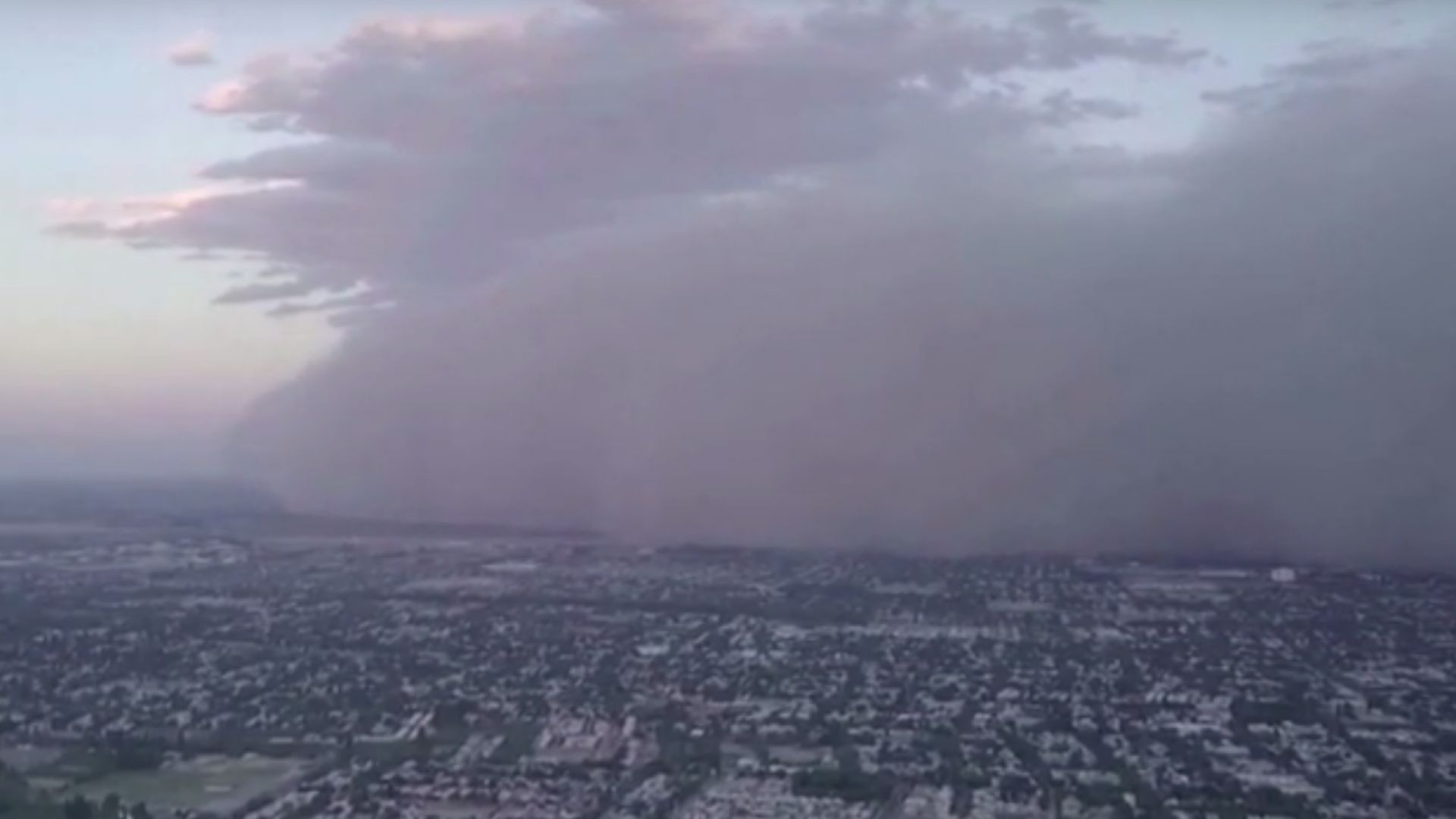 Пясъчна буря погълна цял град в Аржентина (видео)