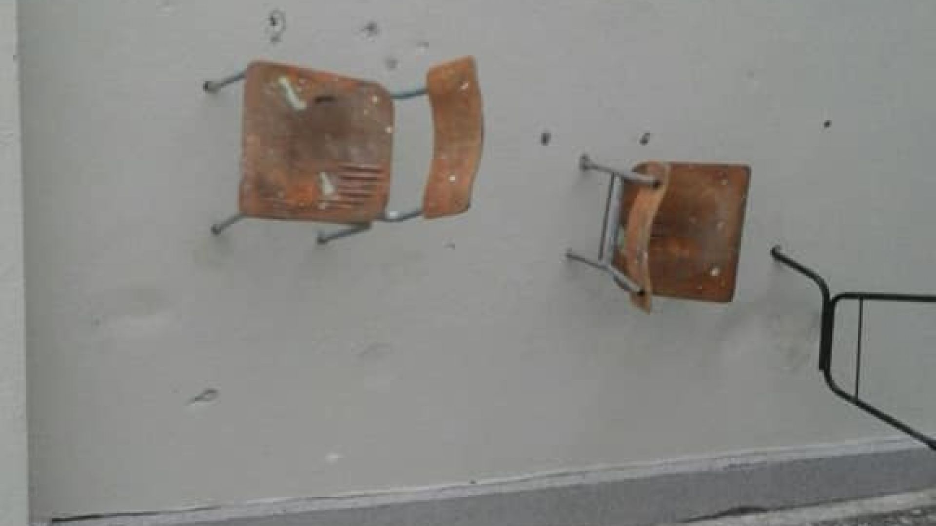 Вандалски акт срещу сградата на Природо математическата гимназия в Добрич Кметът