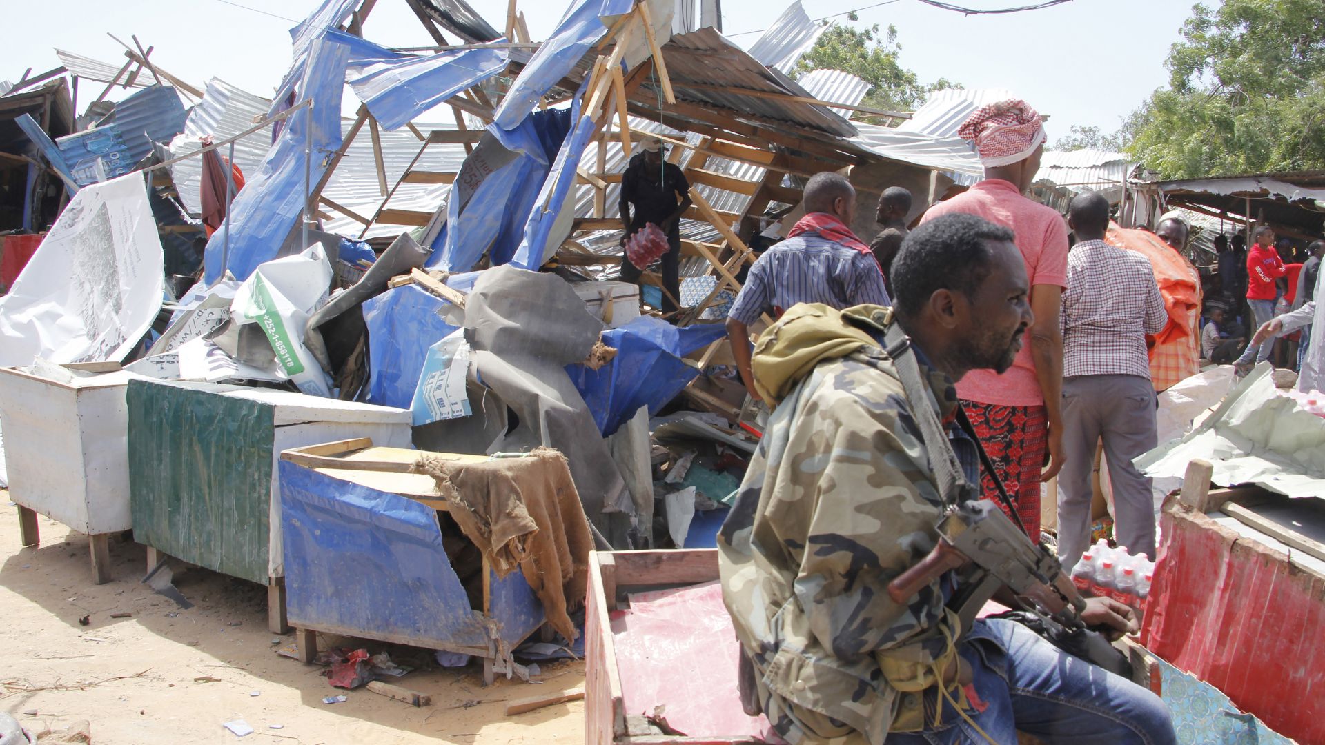 Кървава касапница в Сомалия след избухването на кола бомба (снимки и видео)