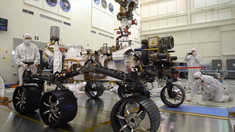НАСА показа новия си марсоход, Китай също се готви за марсианска експедиция (видео и снимки)