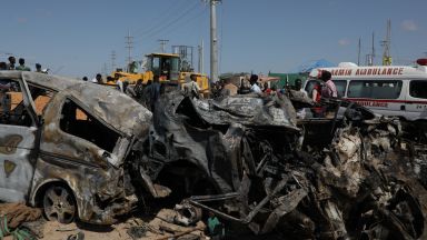 Най-малко 76 са загинали при кървавия атентат в Могадишу (снимки)