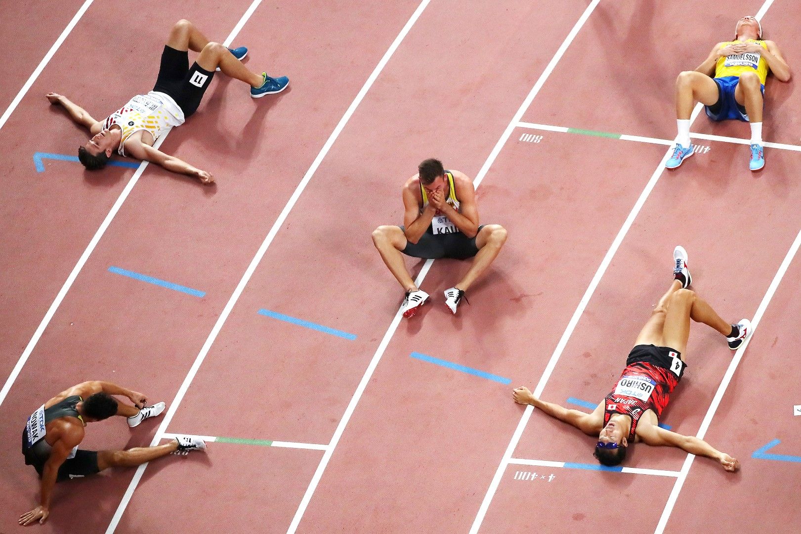 Триумф за германеца Никлас Каул, мъка за останалите... Финал на 1500 м в десетобоя по време на Световното първенство в Доха.