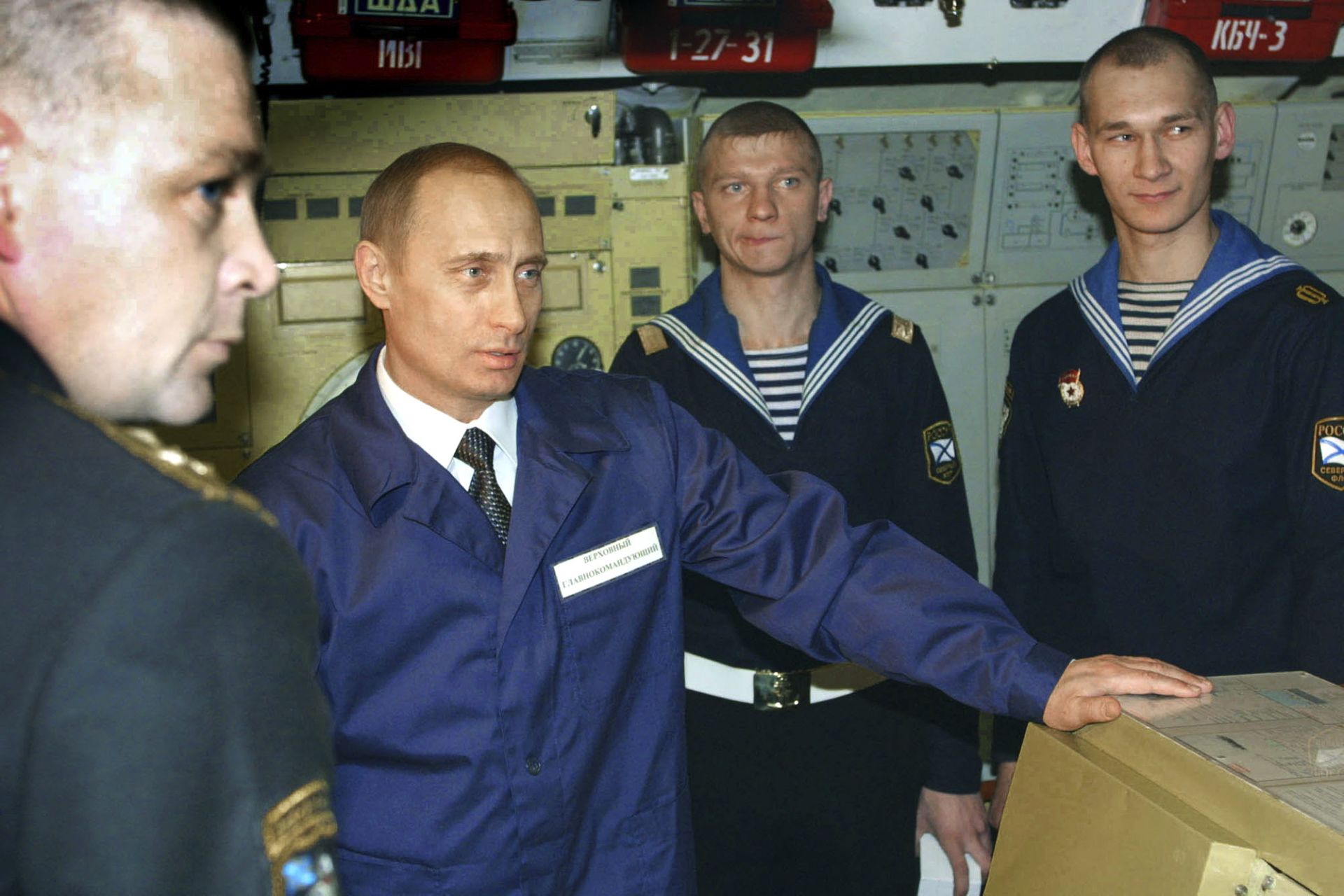 4 декември 2001 г., Путин говори пред екипажа на новата ядрена подводница Gepard в Северодвинск, на 960 км северно от Москва