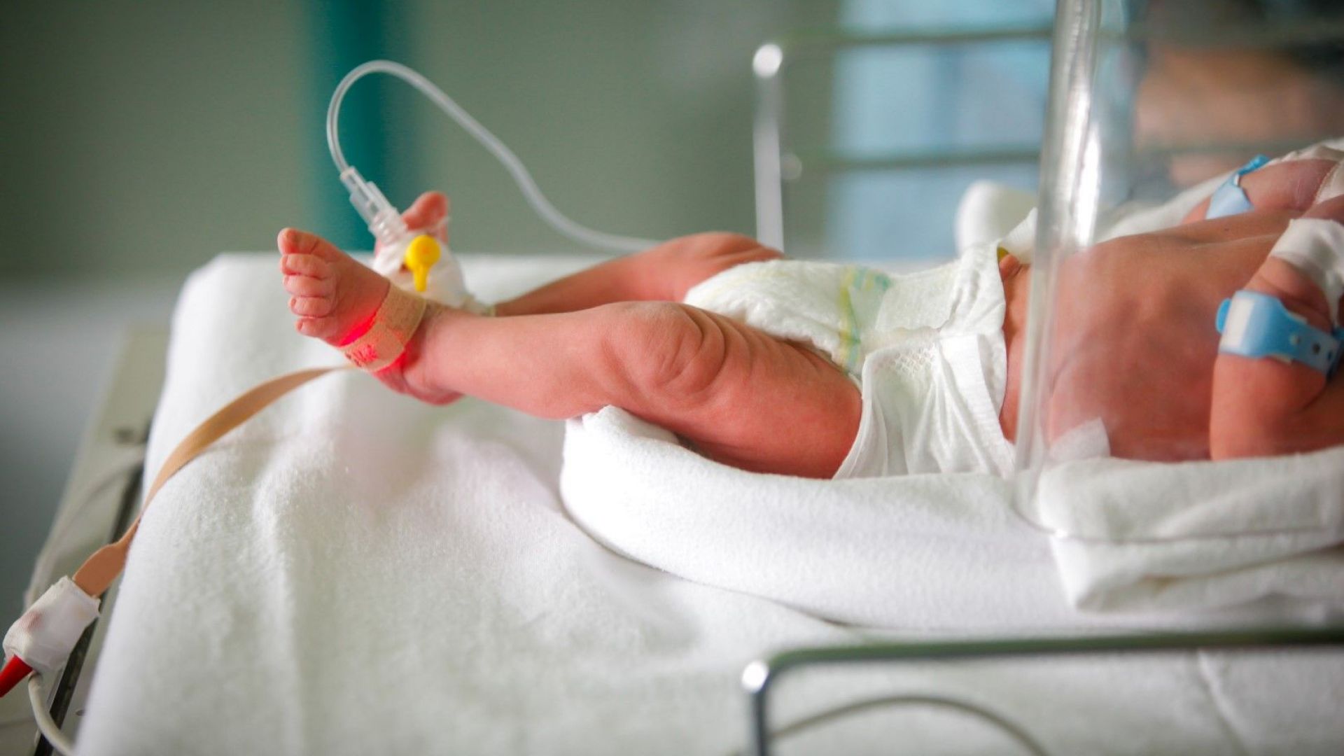 За първи път в света ваксинирана бременна роди бебе с антитела срещу Covid-19