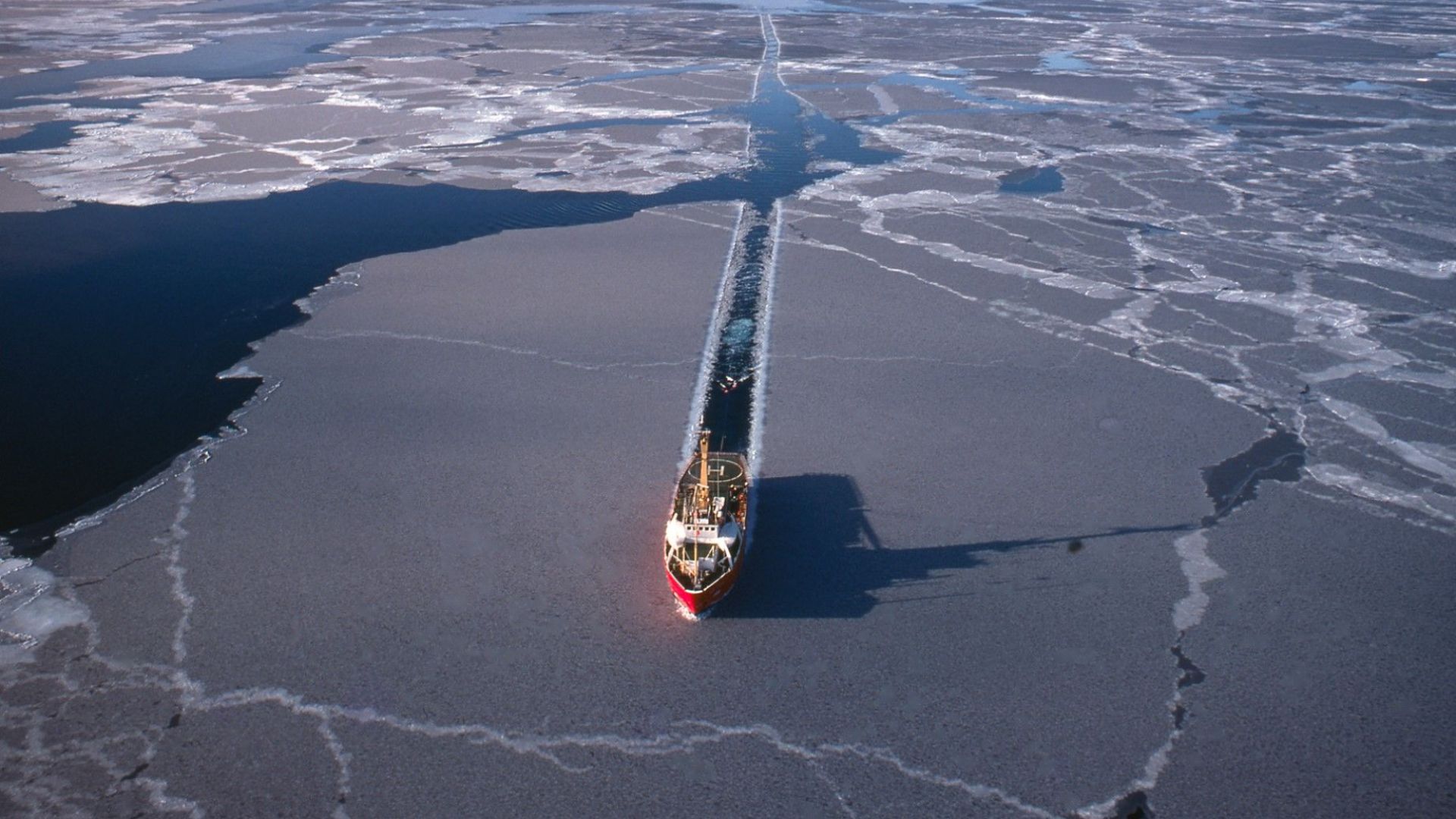 На германския полярен изследователски кораб Поларщерн Северна звезда в Арктика