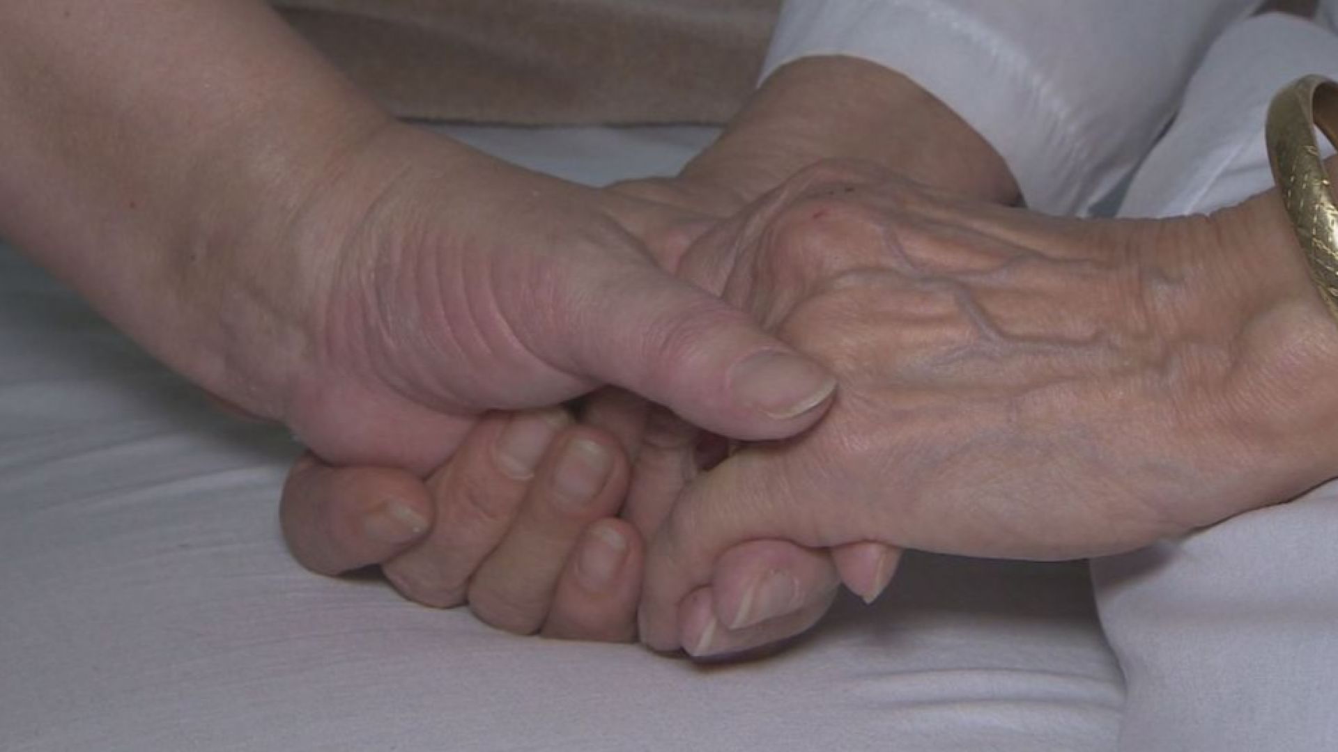 Доброволци посещават пациентите в Националната болница за лечение на хематологични