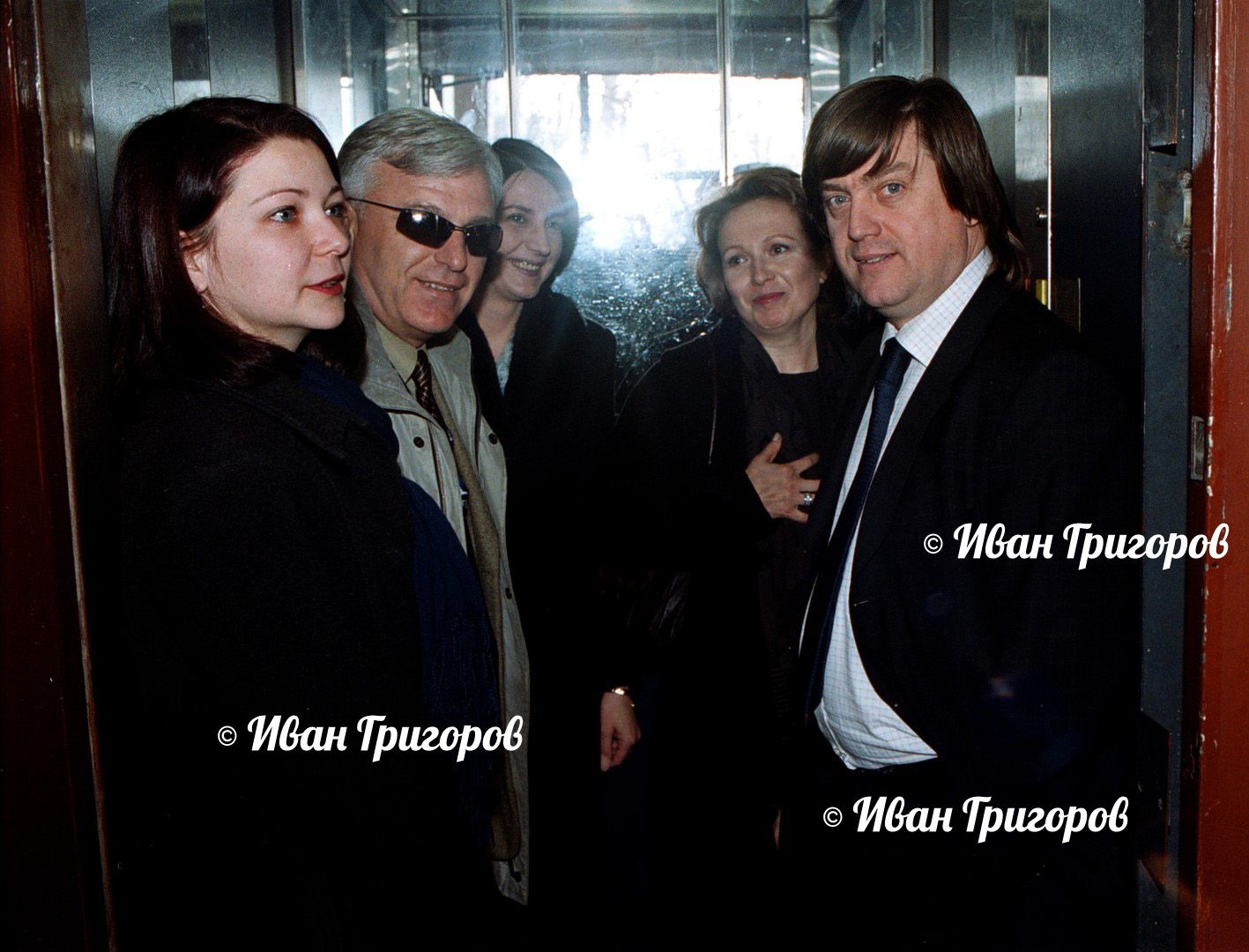 15 март 2004 г. - Силва Зурлева в асансьора на СЕМ с бившия изпълнителен директор на БНТ Кирил Гоцев (вдясно) и журналиста Иван Такев