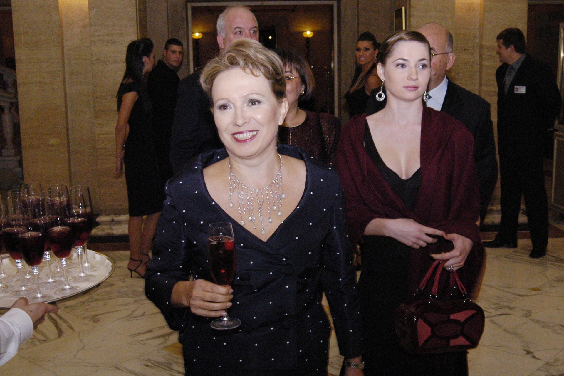 12 октомври 2005 г. - Силва Зурлева на светско парти с дъщеря си Мила