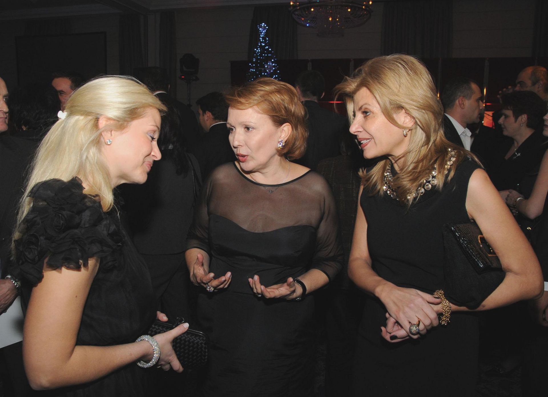 3 декември 2008 г. - Силва Зурлева с банкерката Петя Славова (вдясно) на партито за продажбата на Нова телевизия