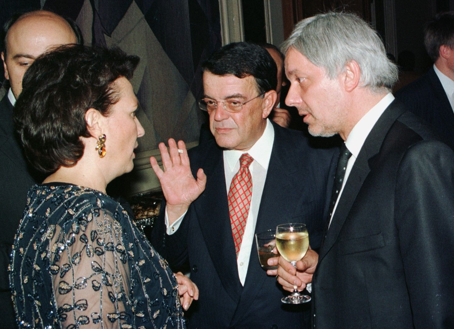 8 февруари 2001 г. - Силва Зурлева разговаря с Валентин Михов и Минос Кириаку