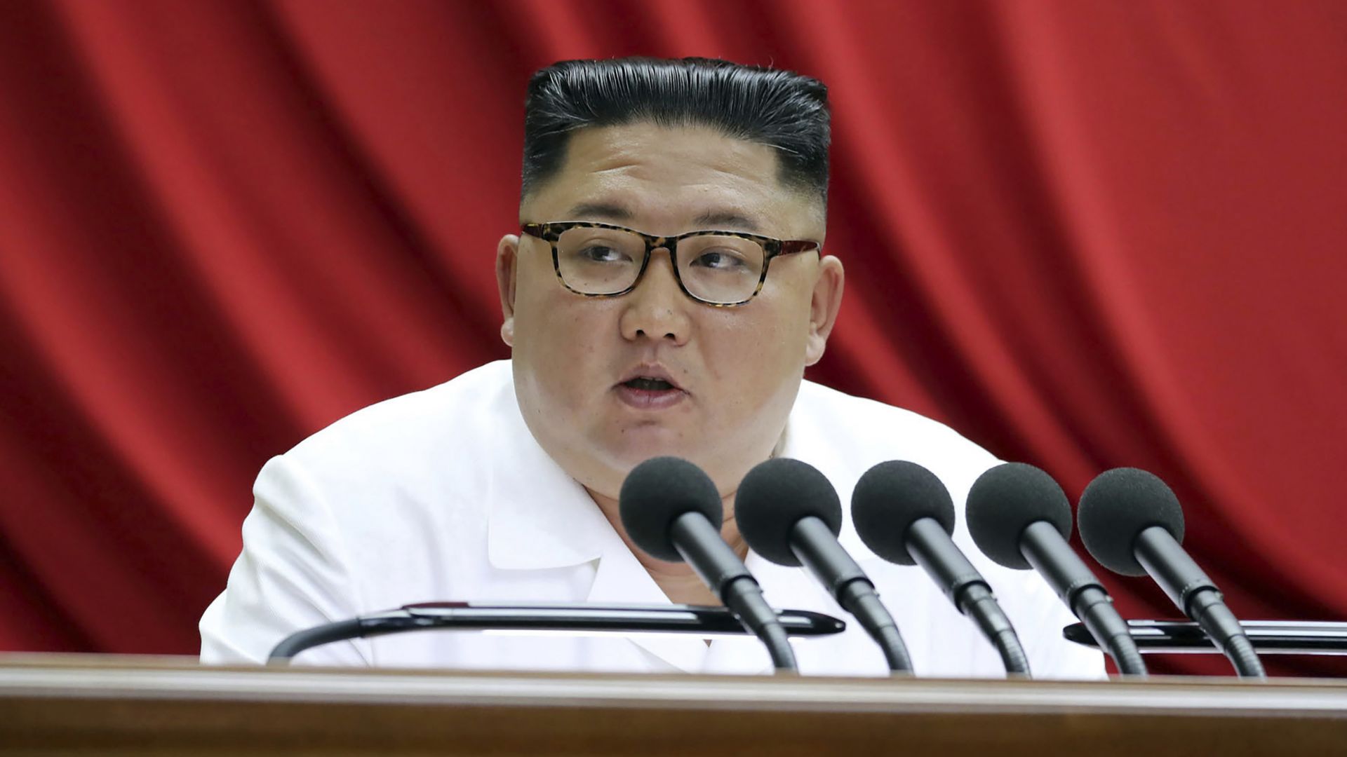 Лидерът на Северна Корея Ким Чен ун тази година изглежда