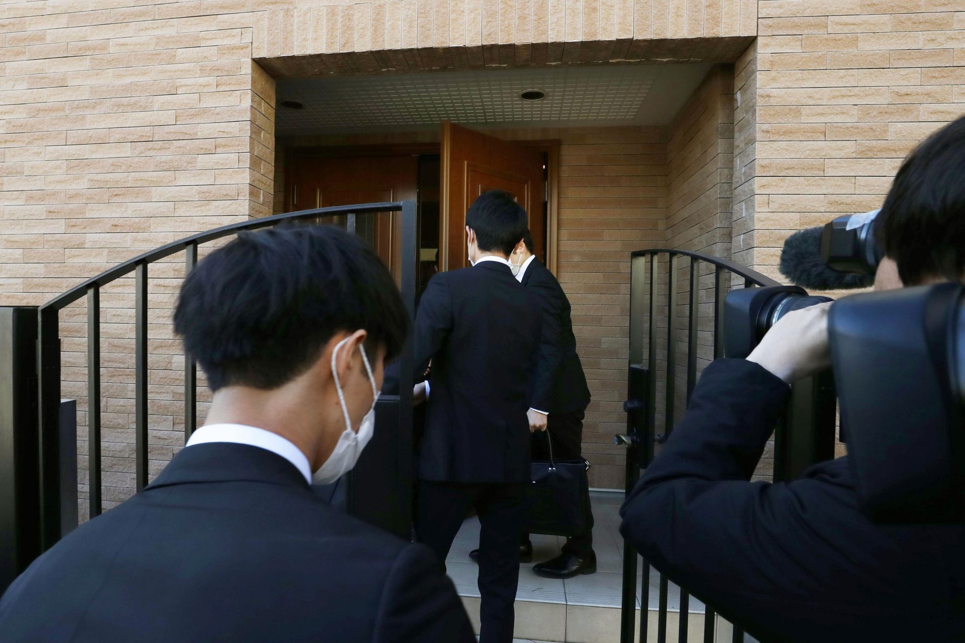 Токийската прокуратура обискира дома на Карлос Гон в Япония