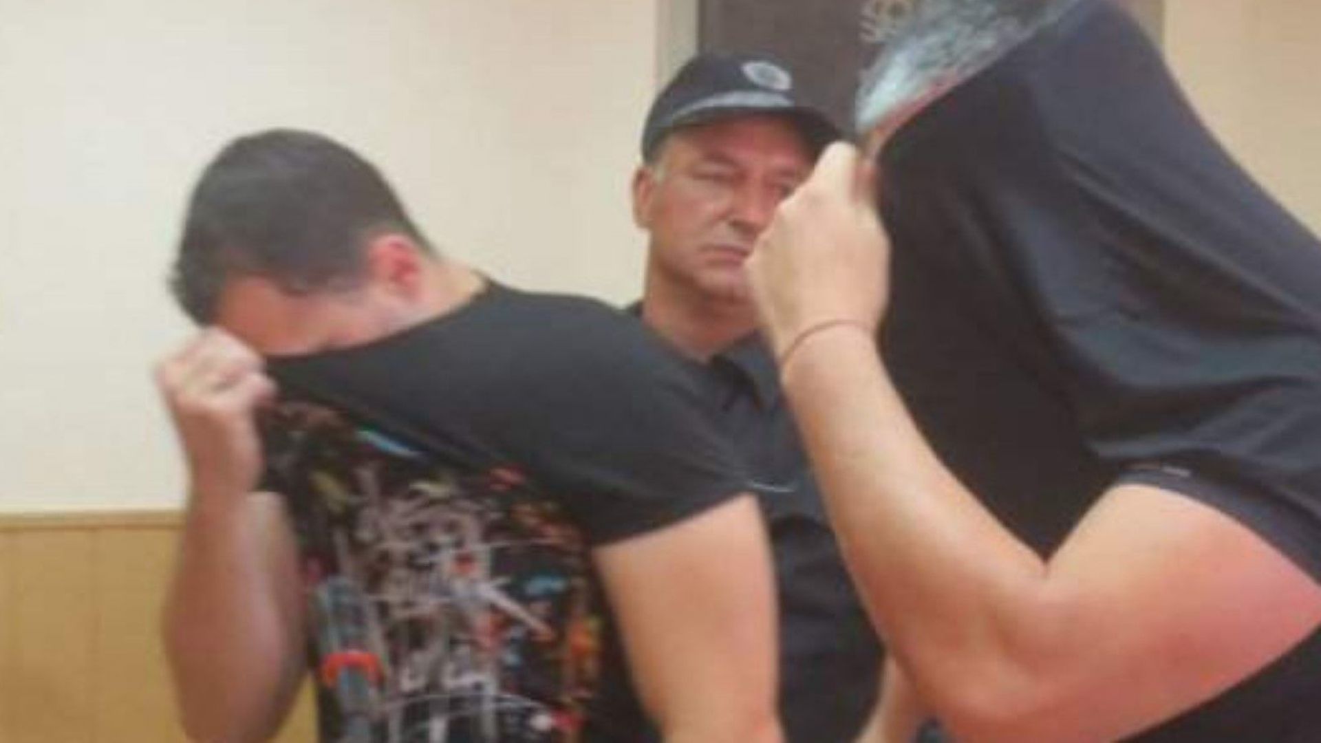 Пловдивски полицаи ще лежат 6 години в затвора за грабеж и рекет