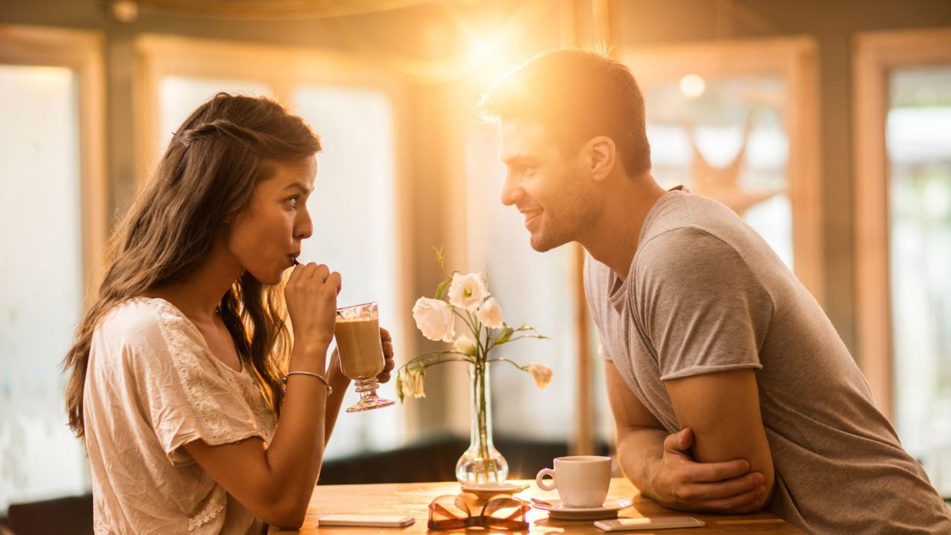 10 грешки, които мъжете допускат при първия разговор с жени