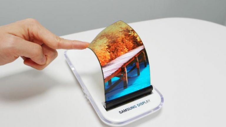 Samsung подготвя смартфон с навиващ се екран