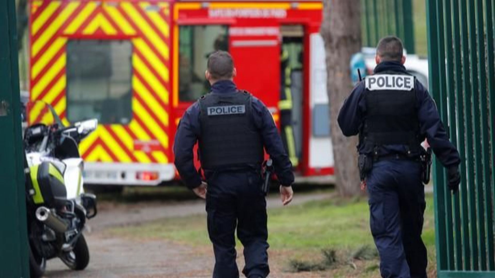 Френската полиция застреля мъж намушкал с нож няколко души в