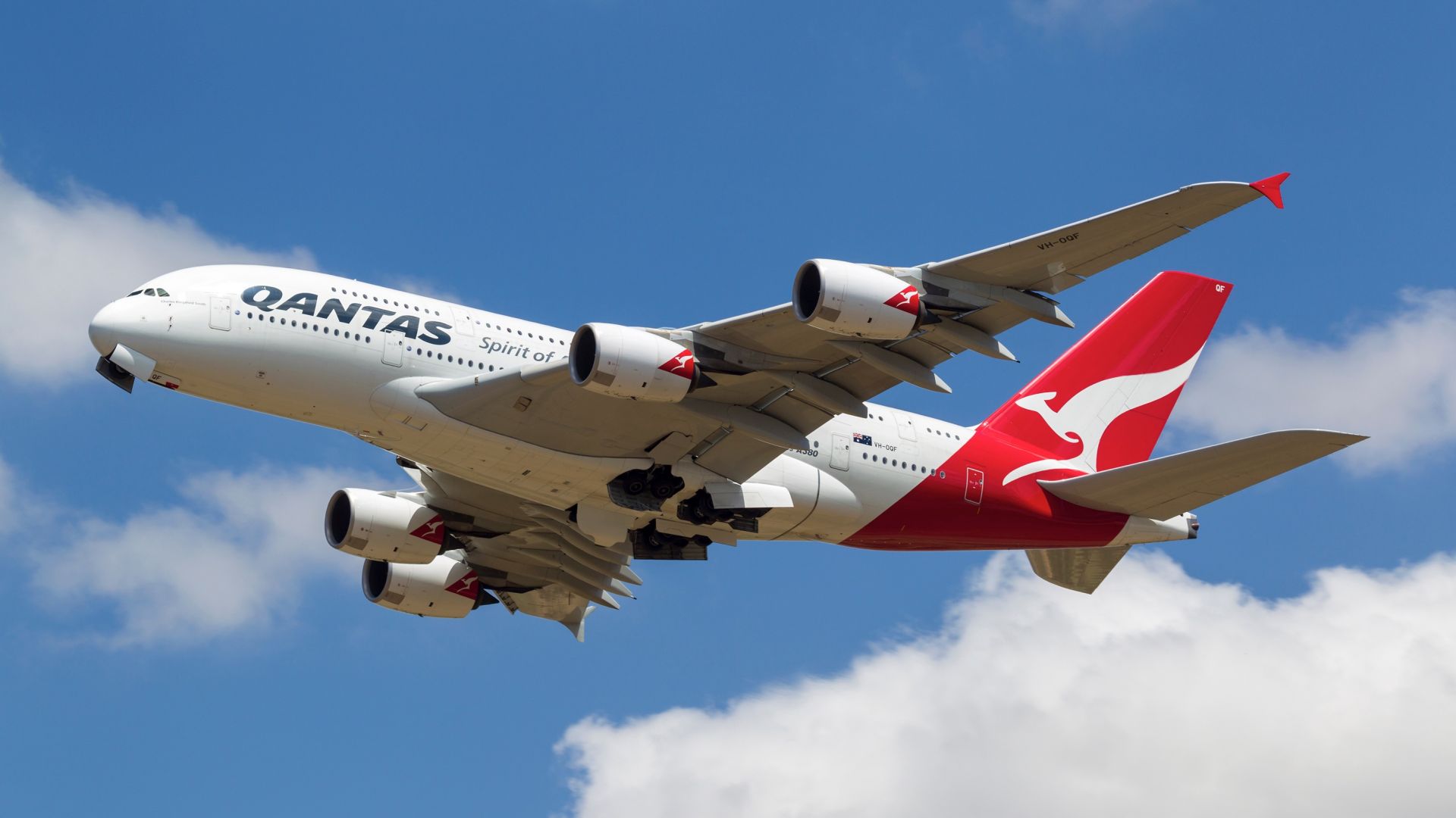 Сурова глоба грози австралийския национален авиопревозвач Qantas за това, че е продавал билети за отменени полети 