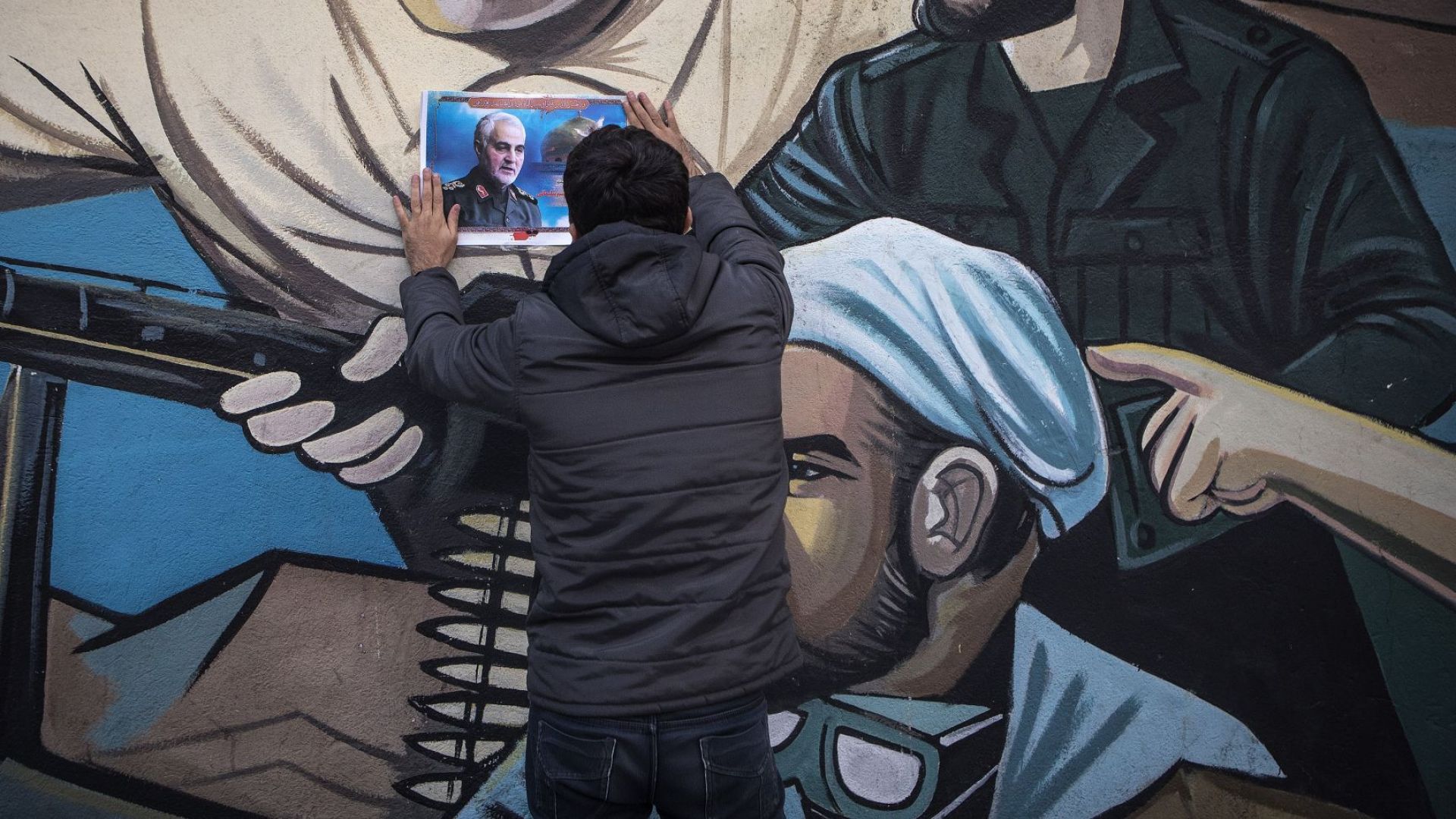 На фона на антиамерикански скандирания в Ирак и серия от