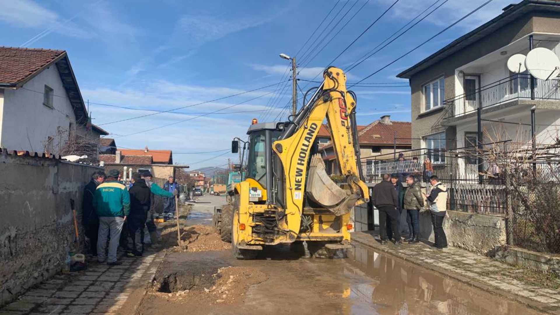 Авария на главен топлопровод остави 64 сгради без парно и топла вода в Перник