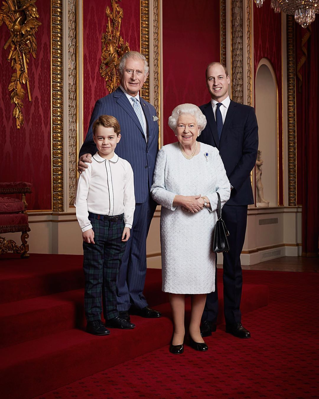 кралица Елизабет II, принц Чарлз, принц Уилям и принц Джордж